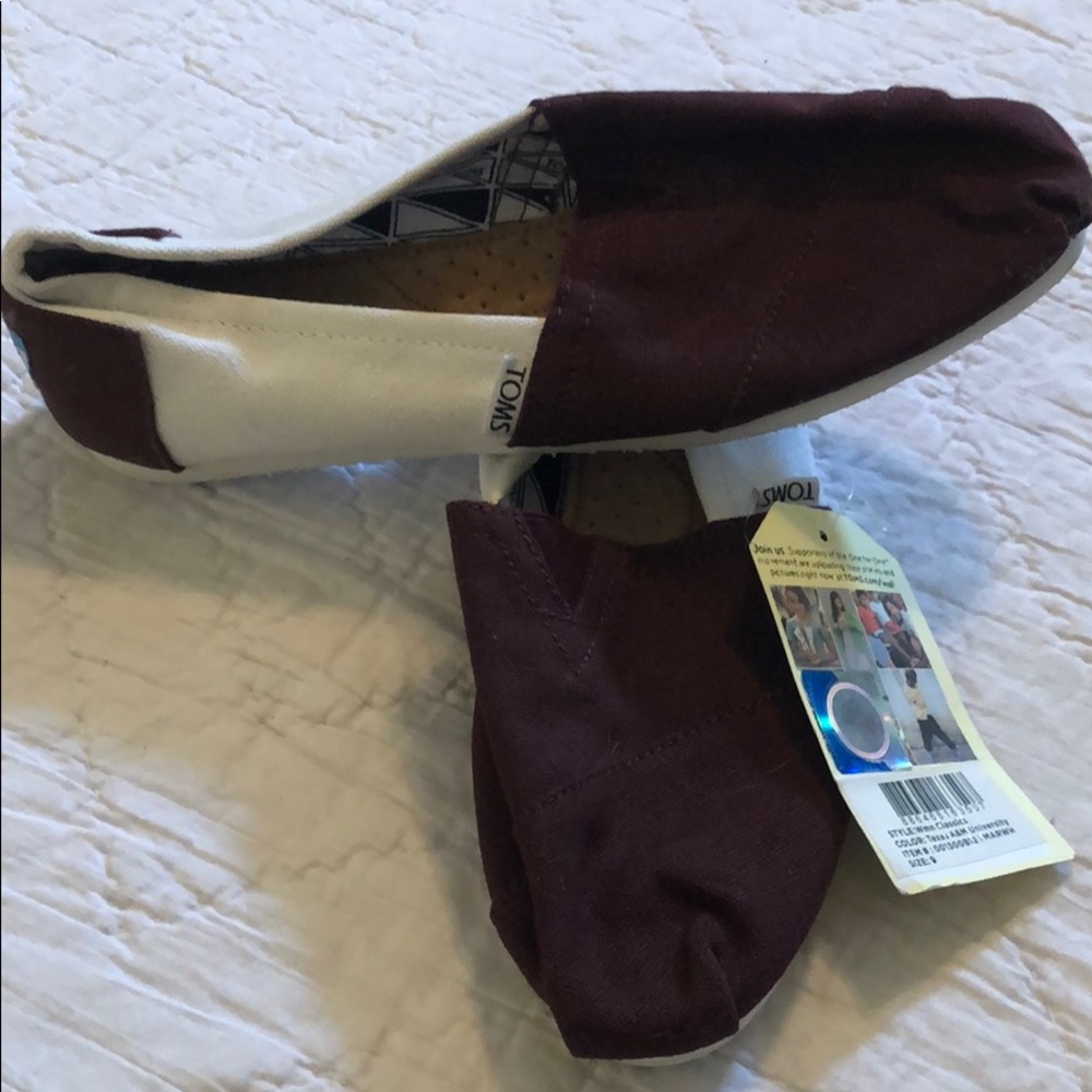Maroon and white Toms